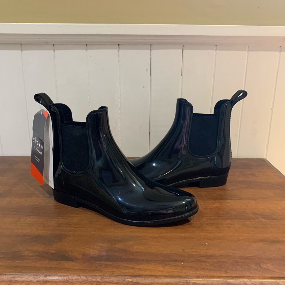 Cougar rain boots NWT